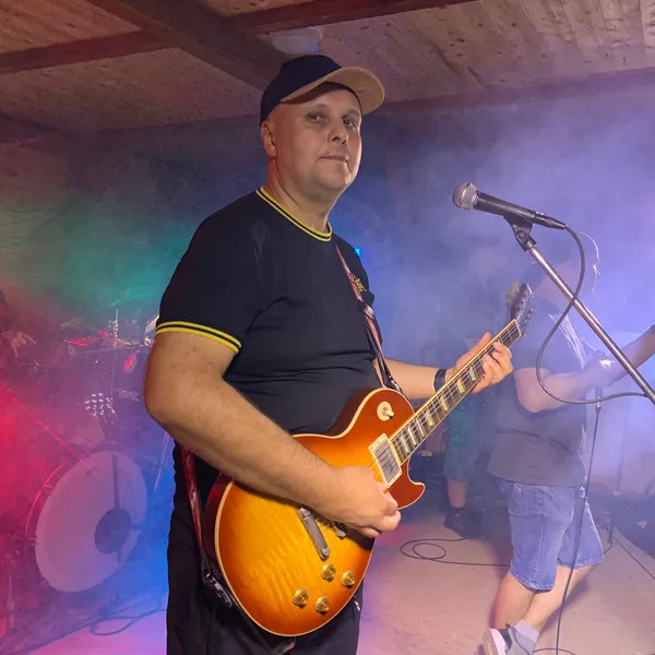 Aleš – kytara, kapela Noise Stars