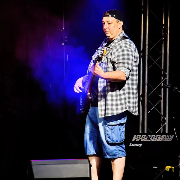 Ondřej – baskytara, kapela Noise Stars